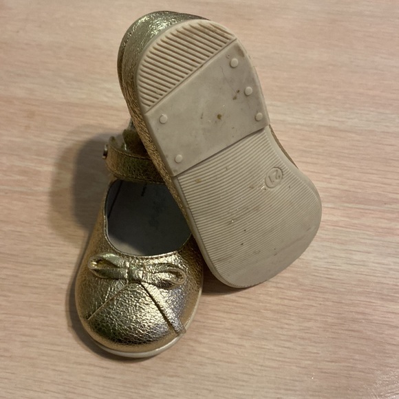 Silver little girls shoes - Picture 2 of 3